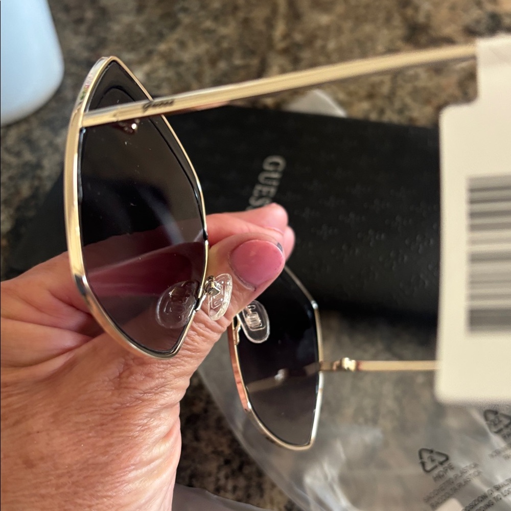 NWT Guess Sunglasses.  Very cool. Geometric design. - Picture 5 of 5